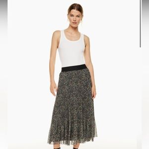 Aritzia Wilfred New Twirl pleated skirt in like new condition, size M printed